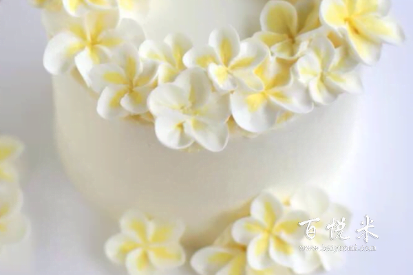 翻糖蛋糕和裱花蛋糕有什么不同？你更喜欢哪一个呢？